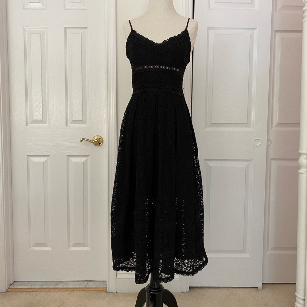 ✨ HOST PICK ✨ NSR Sleeveless Lace Midi Dress Black - S - NWT - peekaboo midriff - Picture 4 of 14